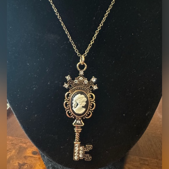 Victorian, Ornate, Crystal Cameo Silhouette Key, Vintage Inspired, Goth Necklace - Picture 3 of 10